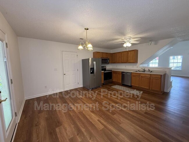 Photo - 212 Aderley Oak Loop
