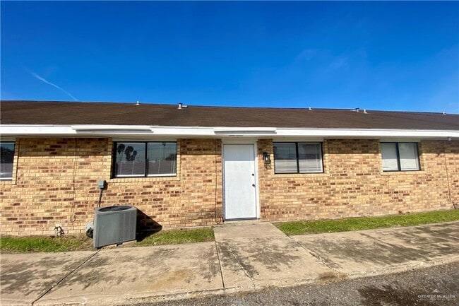 Building Photo - 12 Westgate Dr Rental