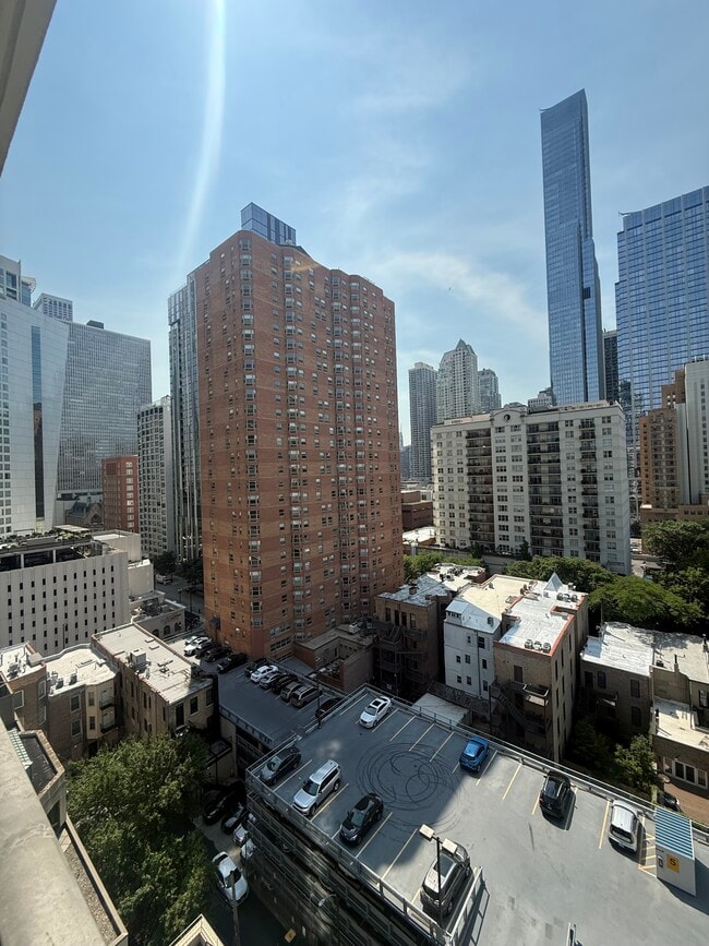 Photo - 33 W Delaware Pl Unit 14C