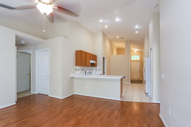 Photo - 733 Somerstone Dr