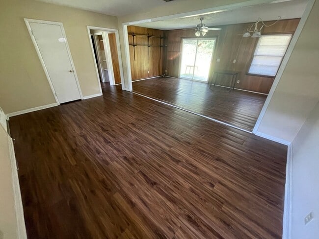 Photo - 223 S Edgewood Dr
