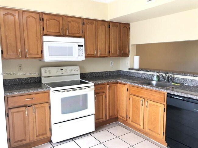 Photo - 14902 SW 82nd Ln Unidad 13-206