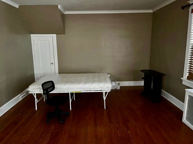 Photo - 1309 Woodlawn St Unit 1