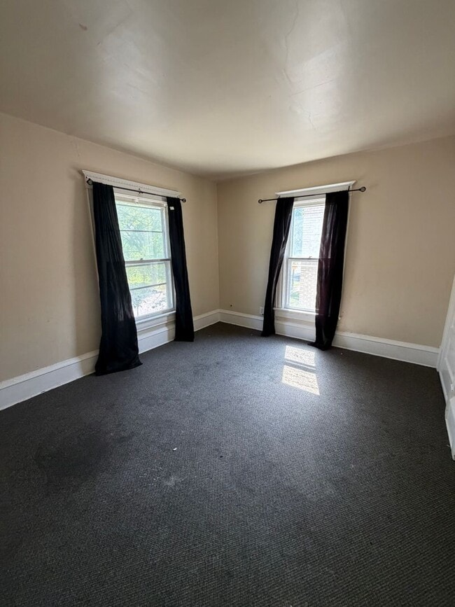1527 N Main St Unit 2