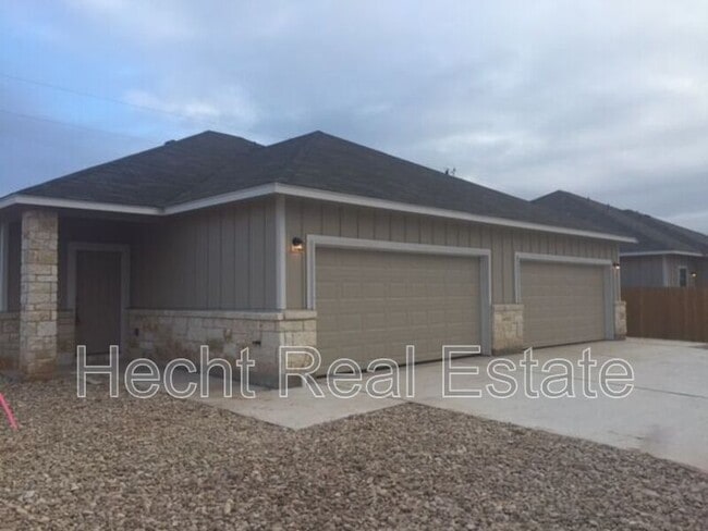 Building Photo - 342 Main St