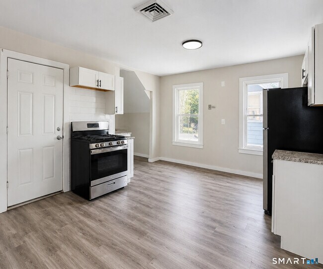 187 Hart St Unit 3