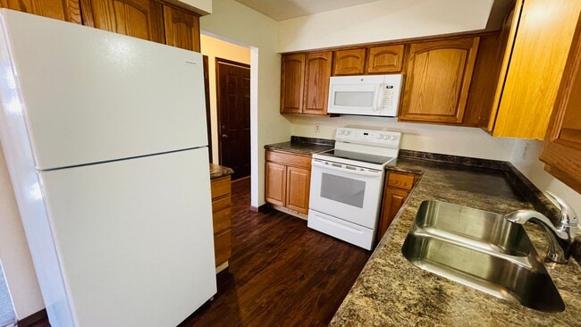 Building Photo - X-My Heart-1410 10th Ave SE Unit 4