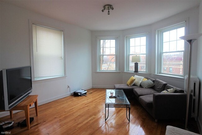 Building Photo - 148 Strathmore Rd Unit 21