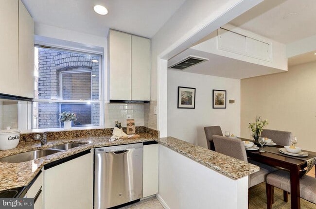 Photo - 1112 25th St NW