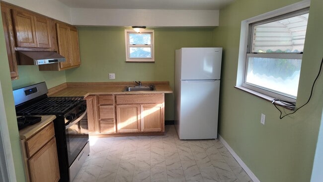 Photo - 2660 Sandhurst Dr