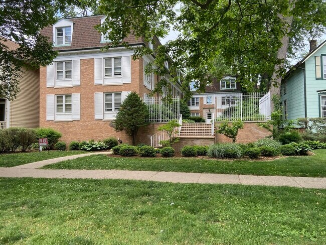 Building Photo - 2038 Sherman Ave Unit 2A