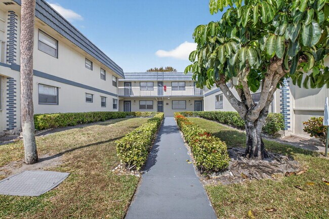 Photo - 195 Brittany F