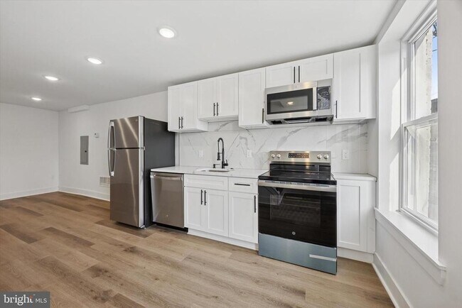Photo - 2142 E Letterly St