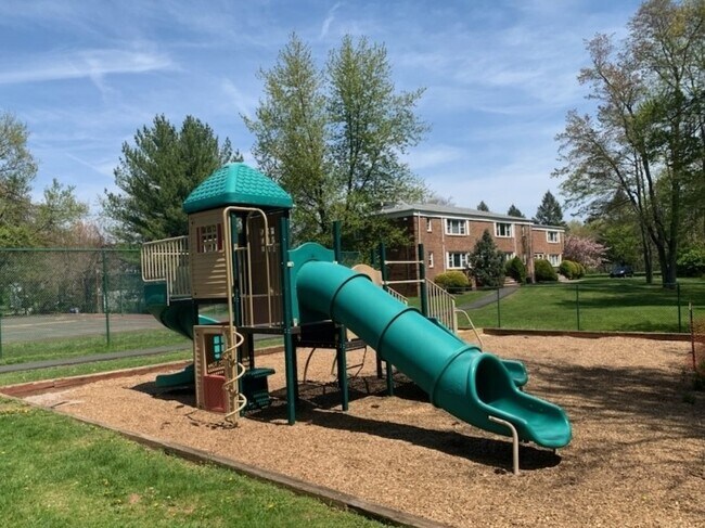 Photo - 7 Dartmouth Ave Unit 4B