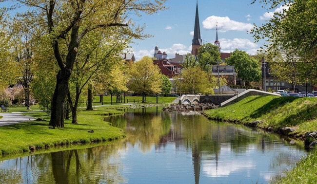 Photo - 102 E South St