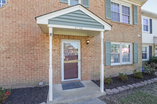 Photo - 3BR/1.5BA Thoroughgood End Unit Townhouse ...