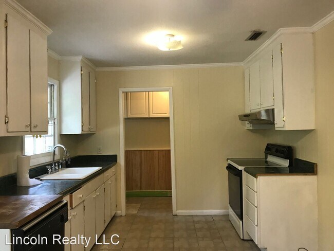 Photo - 3 br, 1 bath House - 305 Blitch St.*