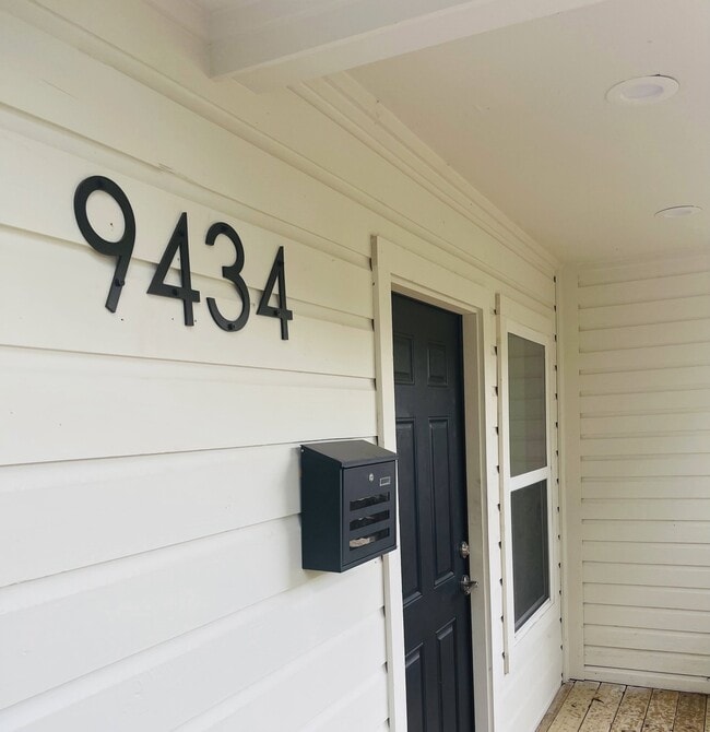 Building Photo - 9434 Rhode Island St