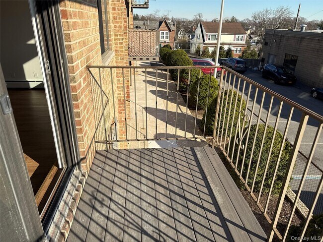 Photo - 142 Trenchard St Unit 1D