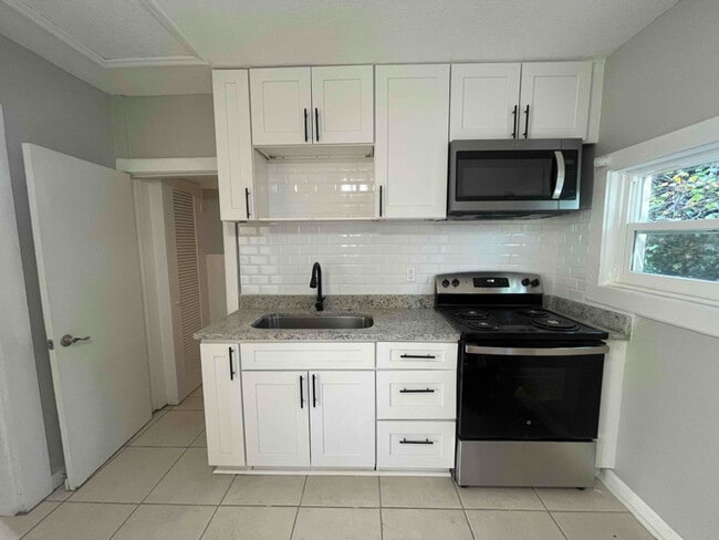 Photo - 127 W Palmetto Ave Unit 1/2
