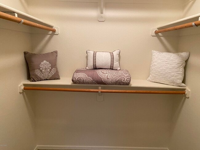 Building Photo - 5751 N Kolb Rd Unit 7204