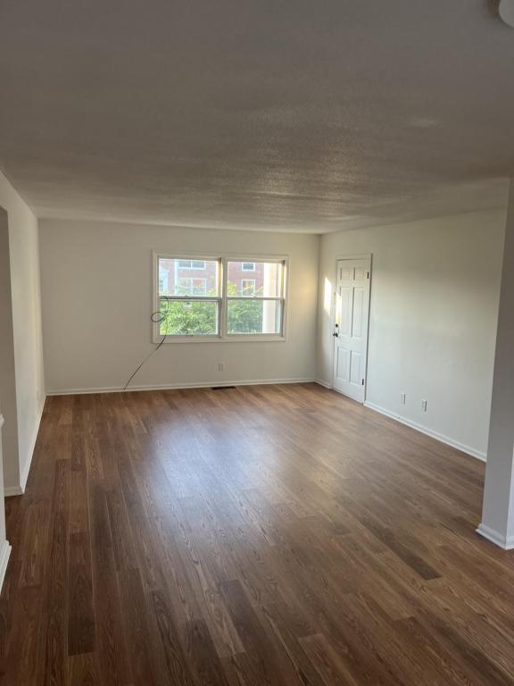 Photo - 109 N Russell St