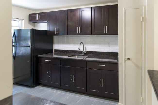 Photo - 204 Cleveland St