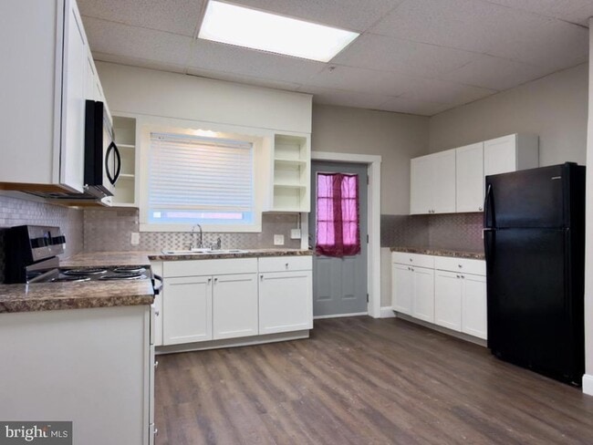 Photo - 100 S Front St