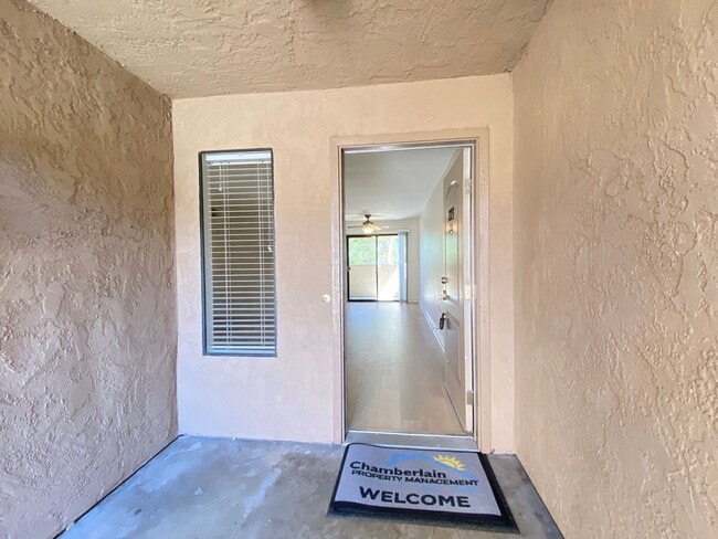 Building Photo - 2 Bedroom, 2 Bath, Downstairs Condo!