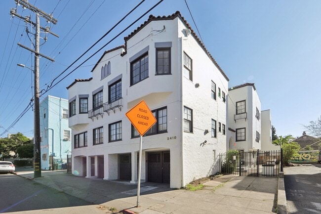 Side view exterior of the apartment building at 2410 Dwight Way, Berkeley, CA 94704, USA