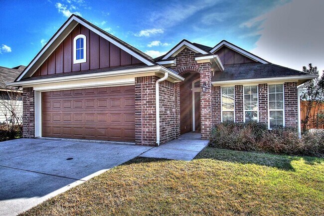 Photo - 102 Briarwood Dr