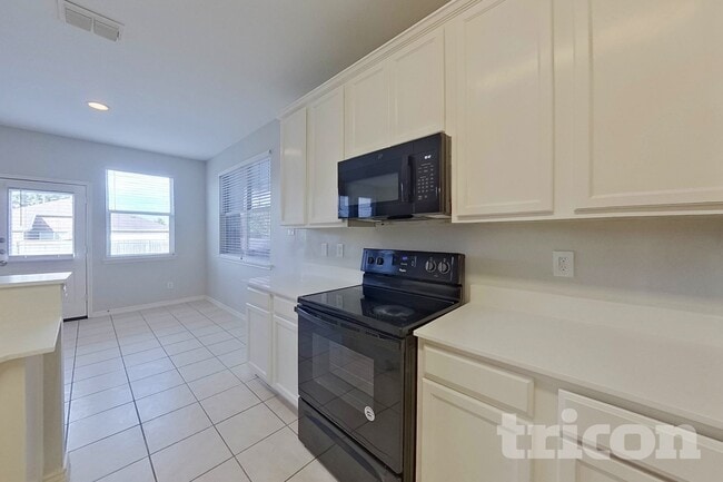 Photo - 813 Wolf Trail House