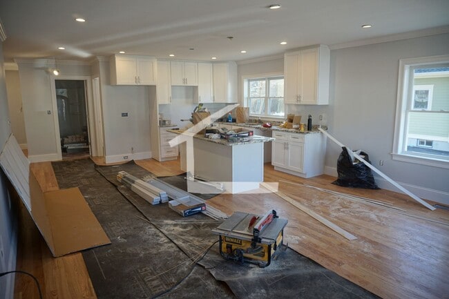 Photo - Newly Constructed 5bed, 3 bath apartment in Brighton - great value!