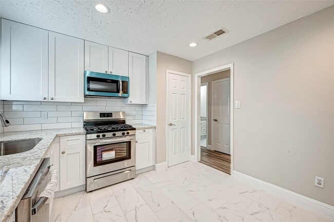 Building Photo - 6802 Glenray Dr