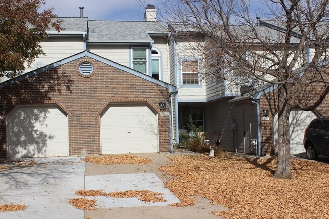 Building Photo - COME TOUR THIS BEAUTIFUL TOWNHOME. AVAILAB...