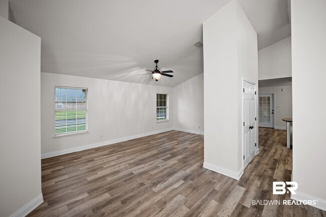 Photo - 101 Davison Loop