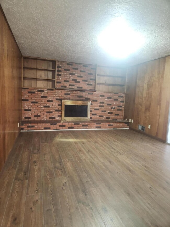 Building Photo - 8505 Hannett Ave NE Rental