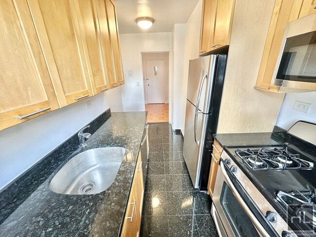 Building Photo - Fourth Avenue Unit 11B