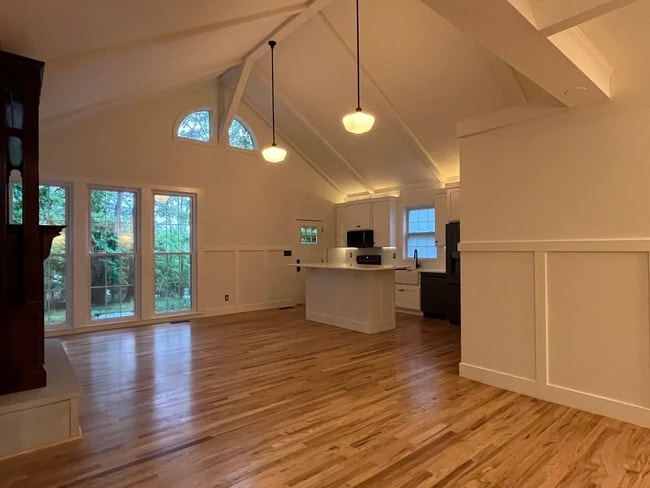 Photo - 1300 E 1st St