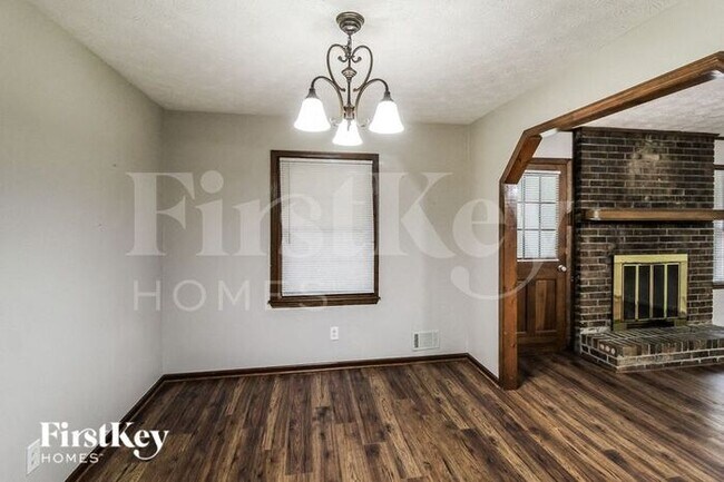 Photo - 2144 Moon Dr SW