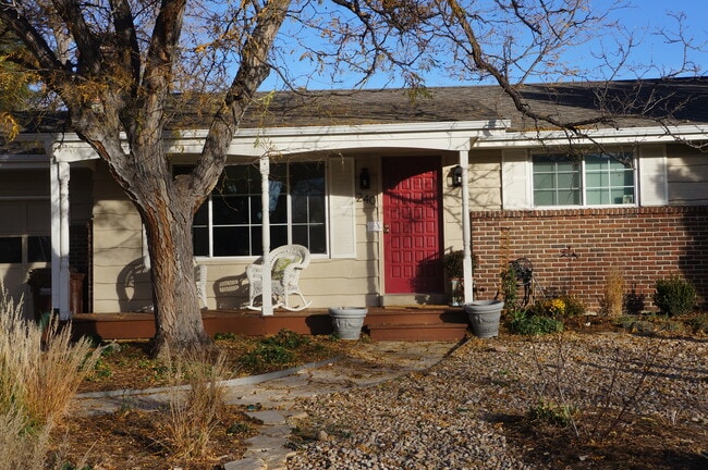 Building Photo - 240 Cimmaron Way Rental