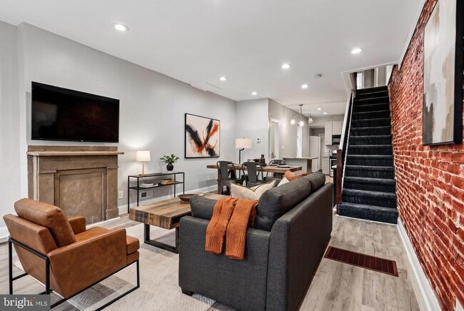 Photo - 2238 Oakford St