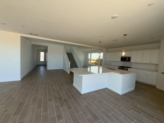 Photo - 1053 Traverse Dr S