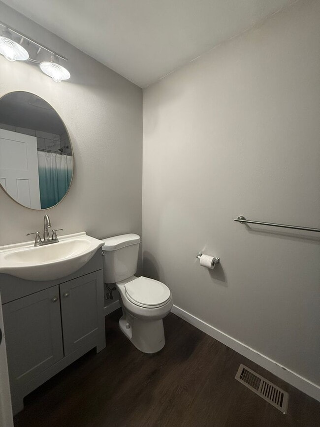 Beautifully renovated Pet Friendly Two Bed... - Beautifully renovated Pet Friendly Two Bed... House