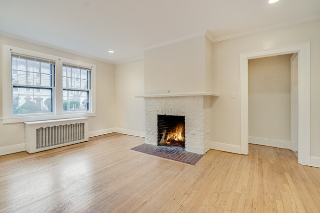 Building Photo - Clarendon Apartments