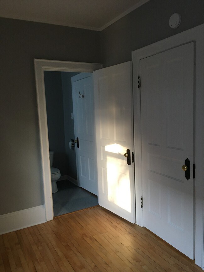 bedroom 3 - 822 E Auer Ave