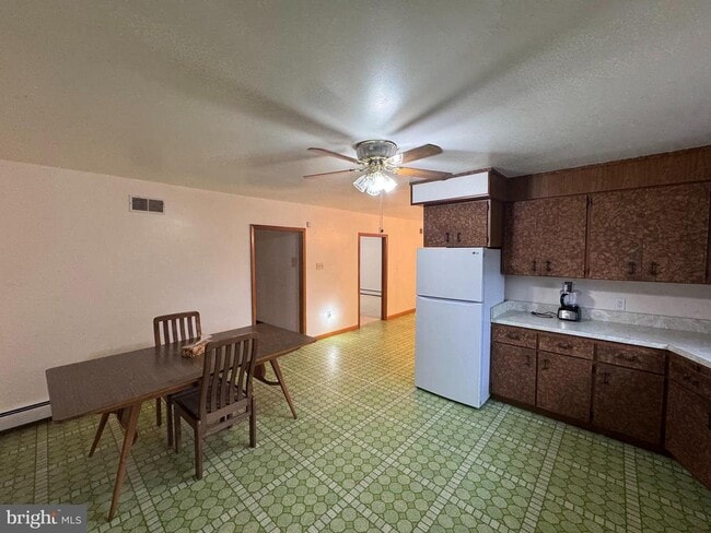 Photo - 1305 Hawthorne Ln