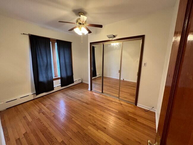 Photo - 3359 N Laramie Ave Unidad 1N