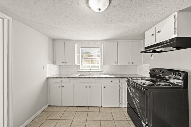 Photo - 203 W Hart Ave