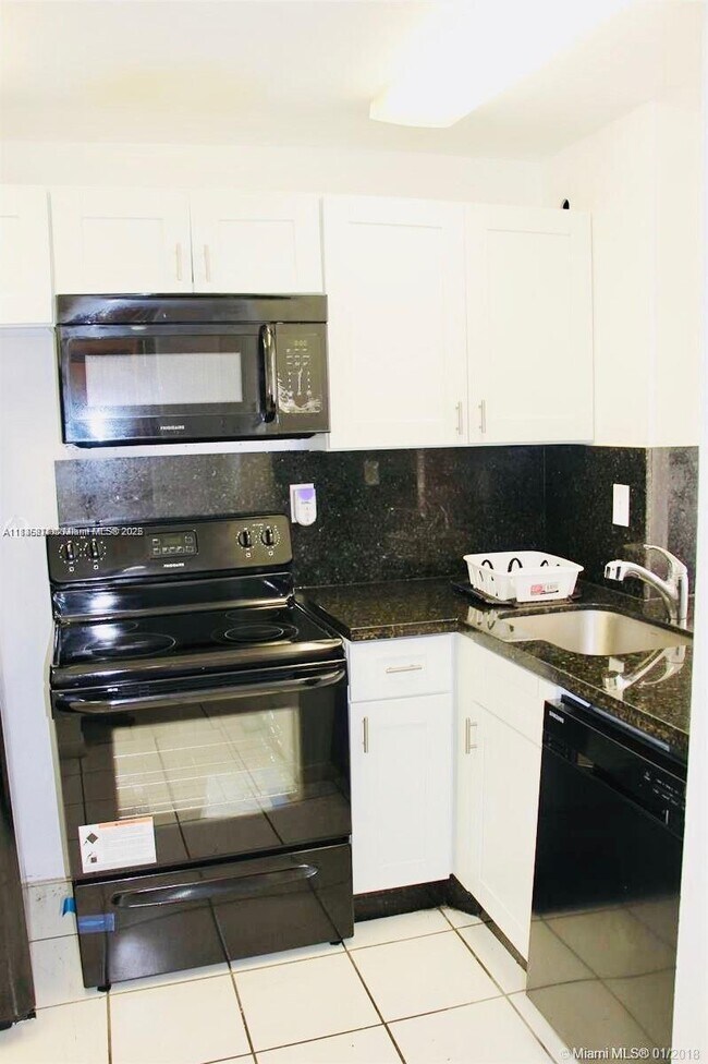 Photo - 486 NW 165th St Unidad 404